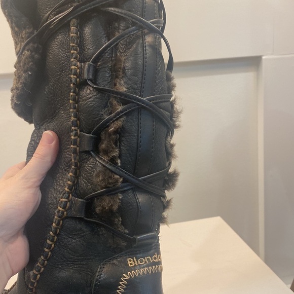 Women’s Blondo Canada Leather & Shearling Lined Back Laced Boots - Picture 14 of 14